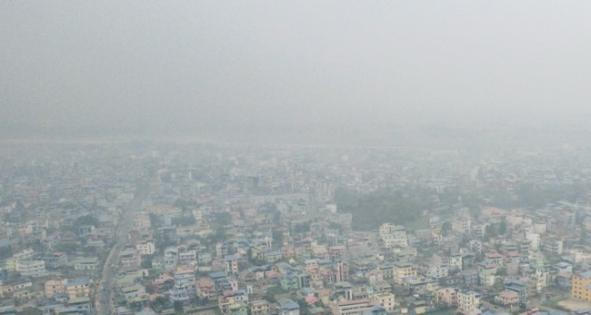 वायु प्रदूषण अत्यधिक बढेसँगै स्थानीय बासिन्दामा स्वास्थ्य समस्या