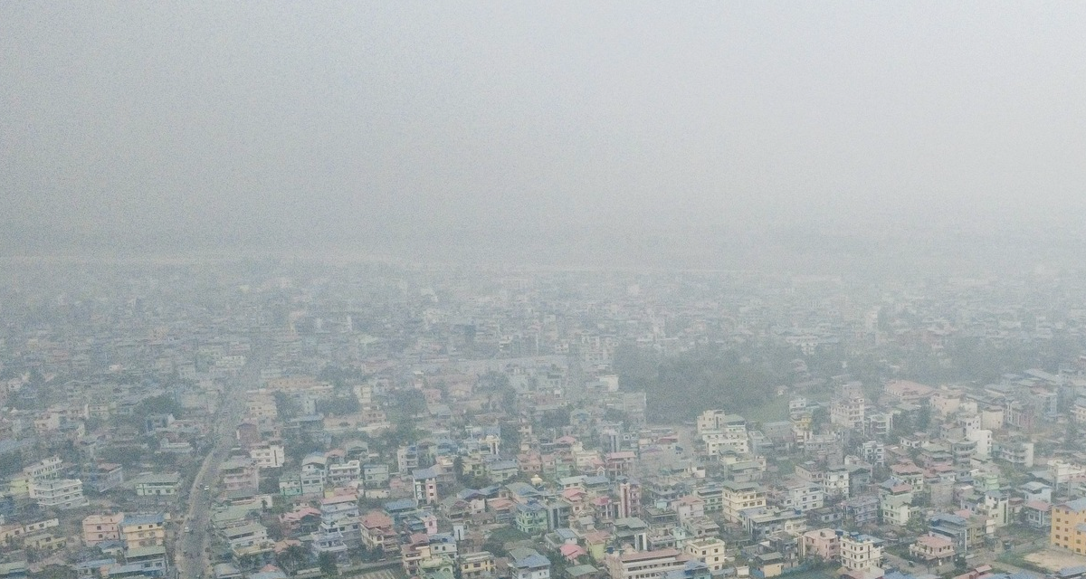 वायु प्रदूषण अत्यधिक बढेसँगै स्थानीय बासिन्दामा स्वास्थ्य समस्या